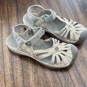 KEEN Rose Closed Toe Sandals Brindle Shitake Women’s 8.5 Outdoor Comfort